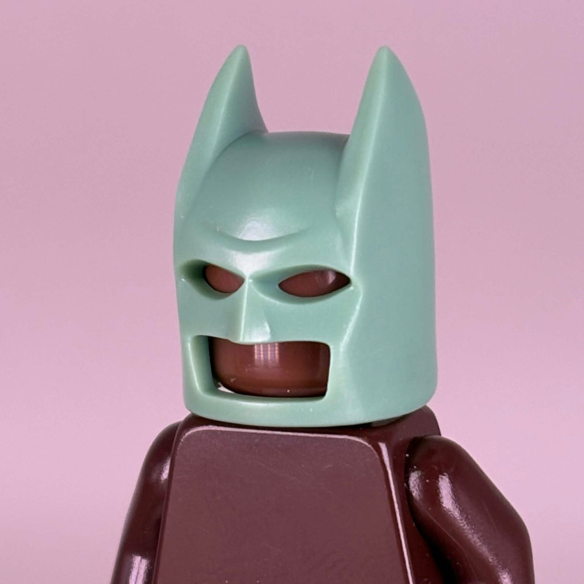 06 Night Crusader Cowl (Sand Green/Hollow Eyes/Standard Ears)
